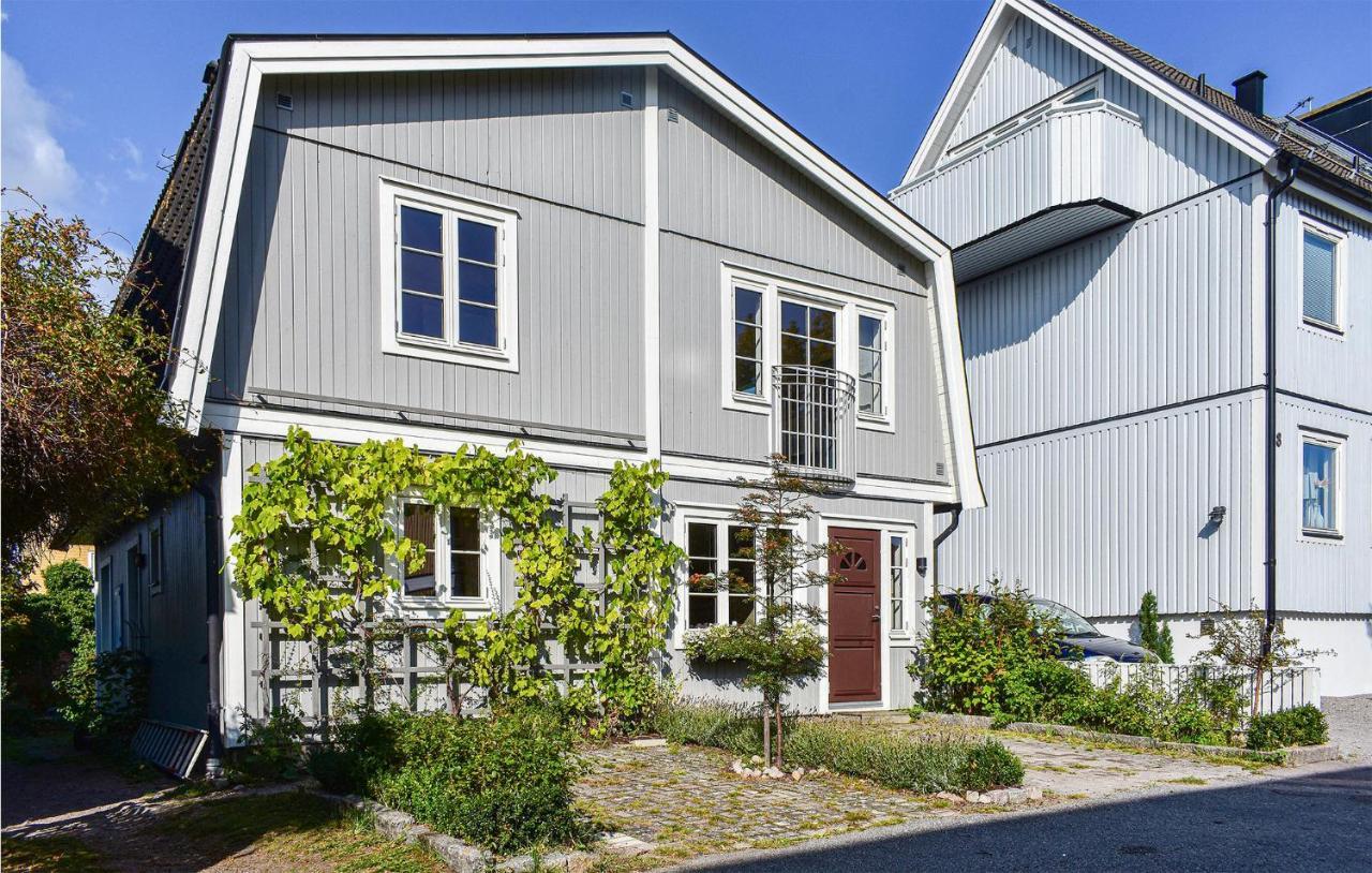 Cozy Home In Karlskrona With Kitchen 外观 照片