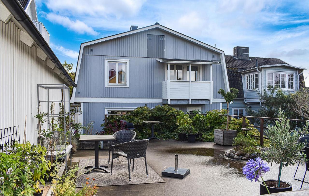Cozy Home In Karlskrona With Kitchen 外观 照片