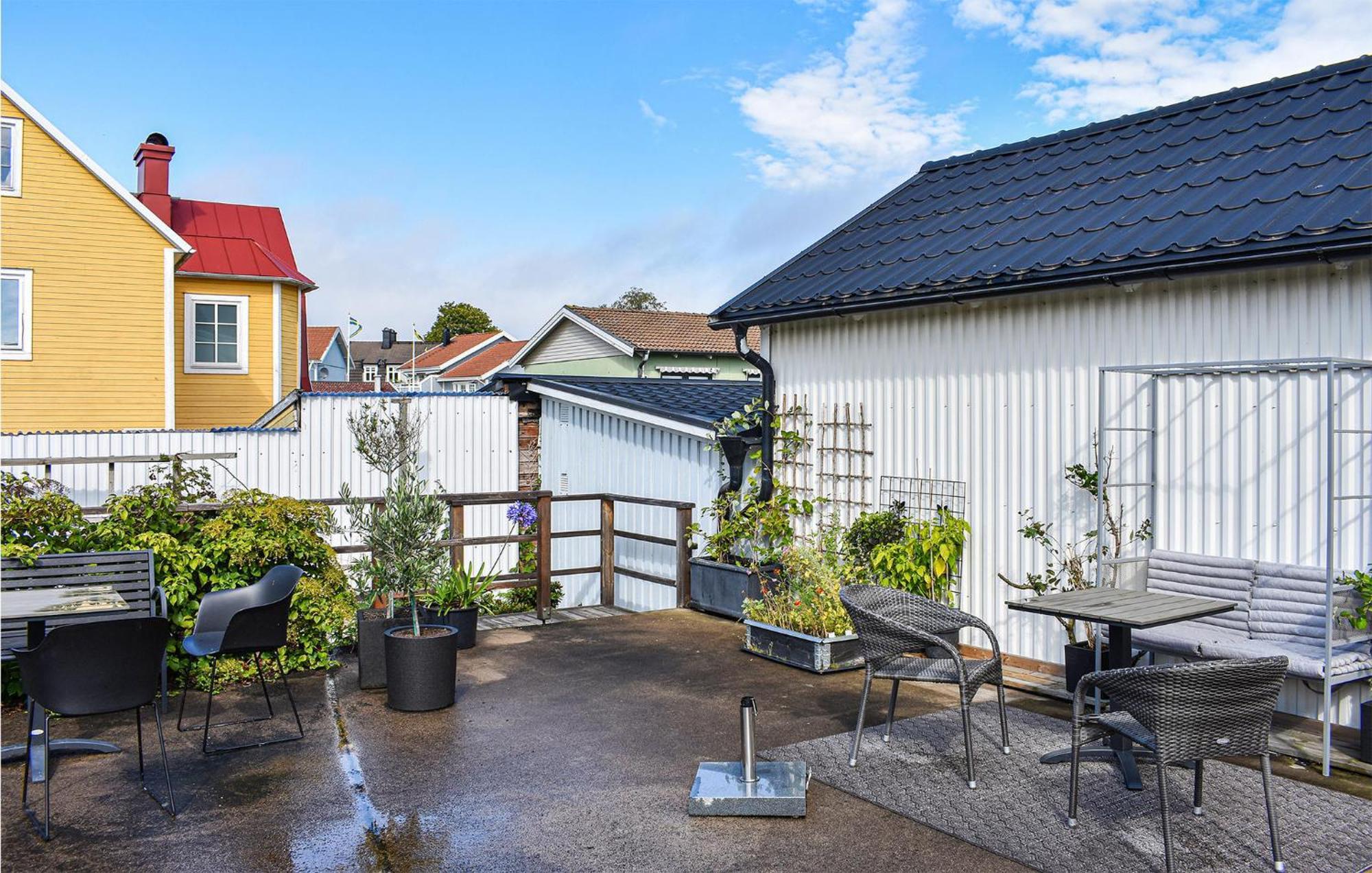 Cozy Home In Karlskrona With Kitchen 外观 照片